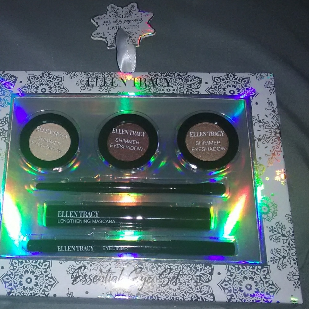 Ellen tracy essential eye set n.w.t.
